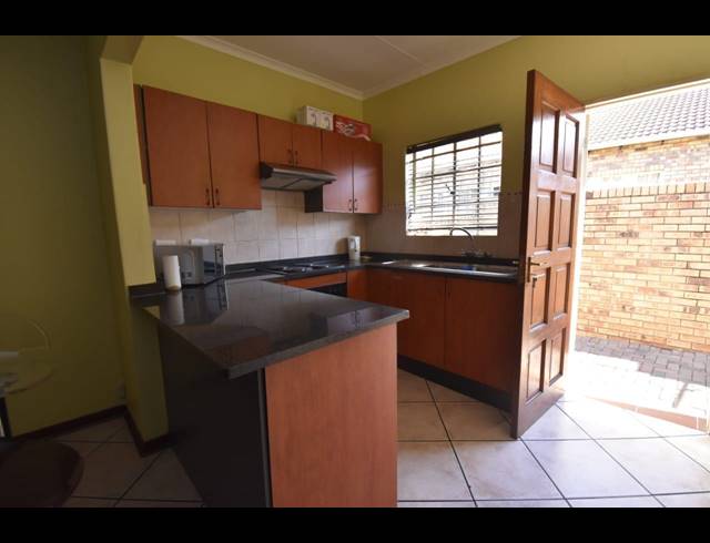3 bed property to rent in BELLAIRSPARK